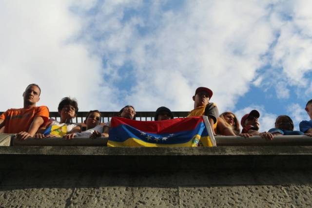 La vigilia en honor a los libertadores caídos: Del inicio a la represión Foto: Will Jiménez / LaPatilla.com