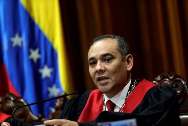Venezuela's Supreme Court President Maikel Moreno reads a statement in Caracas, Venezuela August 1, 2017. REUTERS/Ueslei Marcelino