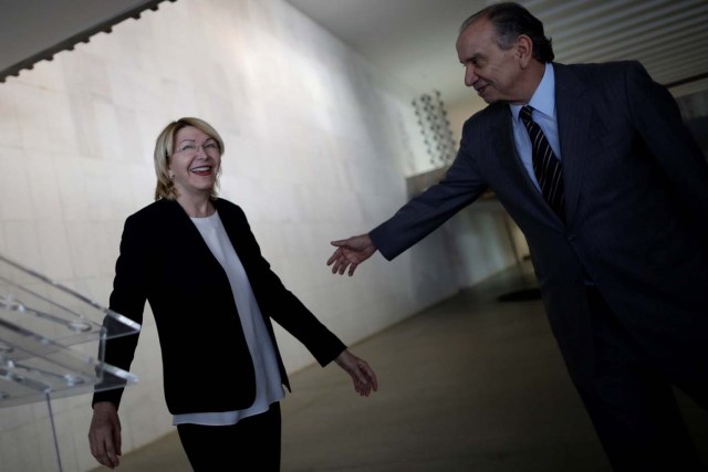 Venezuela's former chief prosecutor Luisa Ortega Diaz (L) smiles next to Brazil's Foreign Minister Aloysio Nunes Ferreira, after a meeting in Brasilia, Brazil August 23, 2017. REUTERS/Ueslei Marcelino