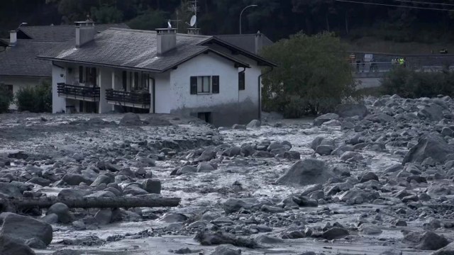 Still image taken from video shows the remote village of Bondo in Switzerland, August 23, 2017 after a landslide struck it. REUTERS/LOCAL TEAM via Reuters TV NO ACCESS IT WEBSITES ITALY OUT SWITZERLAND OUT