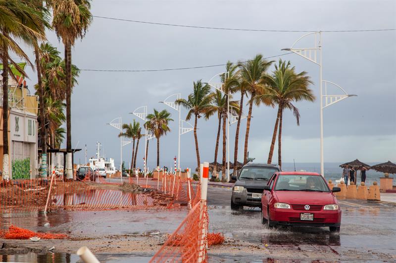 Paso de la tormenta Lidia deja un “semerendo” cráter en Ciudad de México