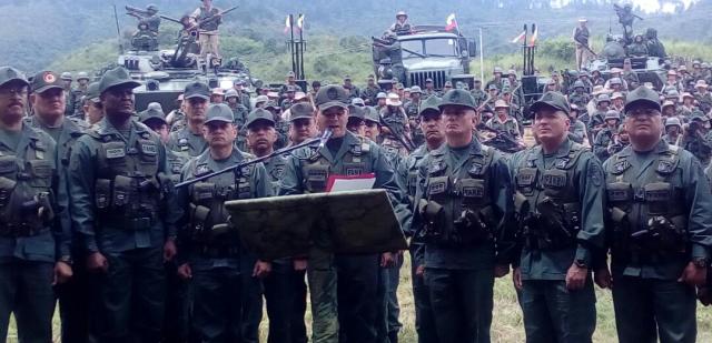 Foto: Padrino López junto al Alto Mando militar / @prensaFANB 
