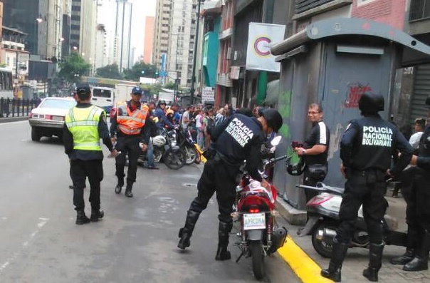 Dos abatidos tras enfrentamiento en la avenida Lecuna de Caracas