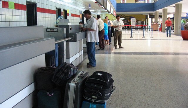 Aeropuerto de Cúcuta no permitirá que venezolanos se queden en sus instalaciones