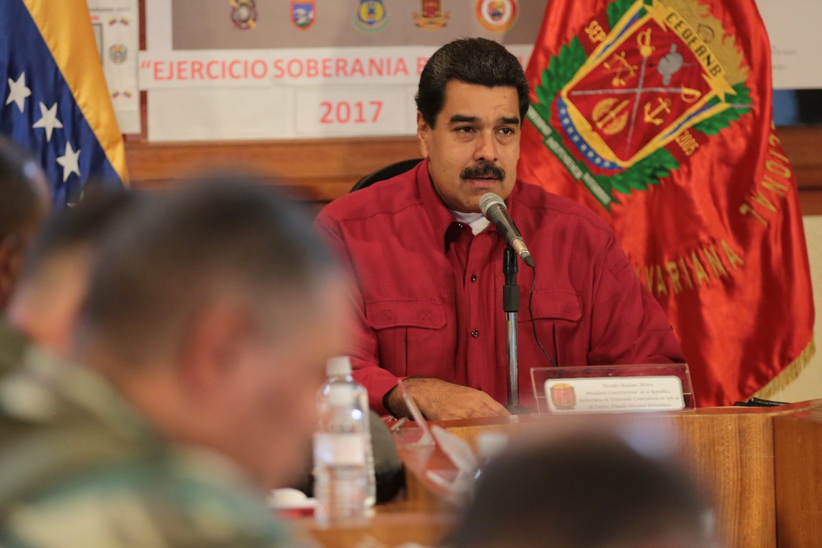 Maduro dice a militares que quien dude de su compromiso debe irse