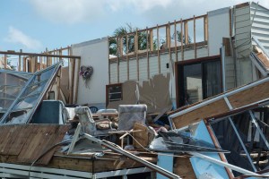 En Florida, las casas prefabricadas pagaron un duro tributo a Irma (fotos)