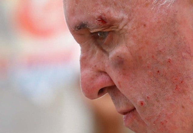 Pope Francis arrives for a visit in a neighbourhood in Cartagena, Colombia September 10, 2017. REUTERS/Stefano Rellandini