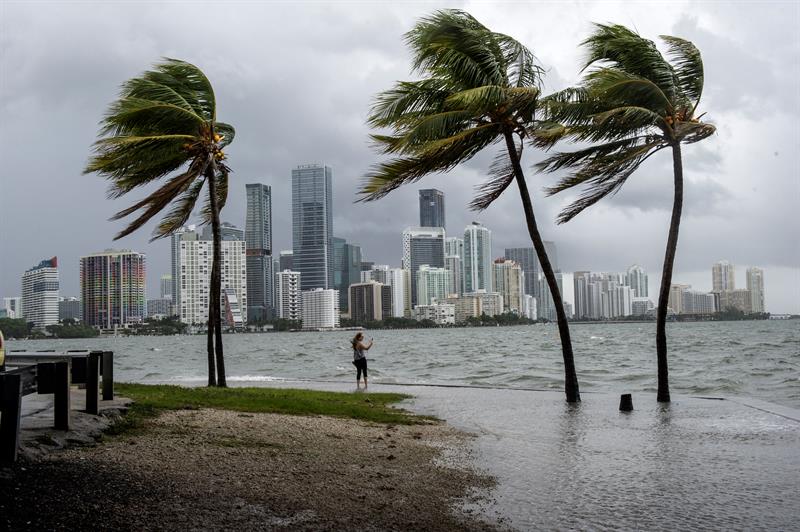 Irma se debilita en sureste de EEUU tras arrasar Cayos de Florida