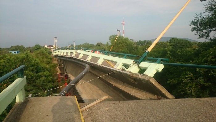 Nuevo sismo derrumbó un puente y casas dañadas por terremoto de 7 de septiembre en México (fotos)