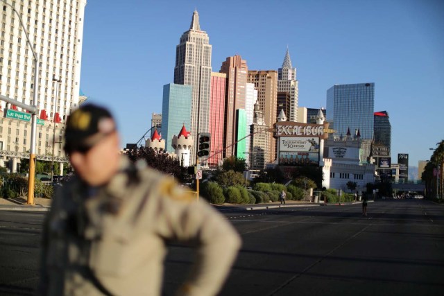 A police officer stands in front of the closed Las Vegas Strip next to the site of the Route 91 music festival mass shooting outside the Mandalay Bay Resort and Casino in Las Vegas, Nevada, U.S., October 3, 2017. REUTERS/Lucy Nicholson