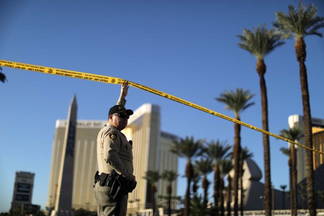 A police officer stands in front of the closed Las Vegas Strip next to the site of the Route 91 music festival mass shooting outside the Mandalay Bay Resort and Casino in Las Vegas, Nevada, U.S., October 3, 2017. REUTERS/Lucy Nicholson