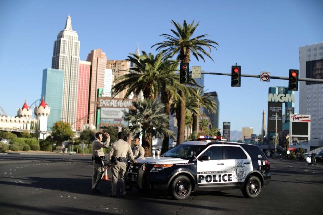 Police stand in front of the closed Las Vegas Strip next to the site of the Route 91 music festival mass shooting outside the Mandalay Bay Resort and Casino in Las Vegas, Nevada, U.S. October 3, 2017. REUTERS/Lucy Nicholson