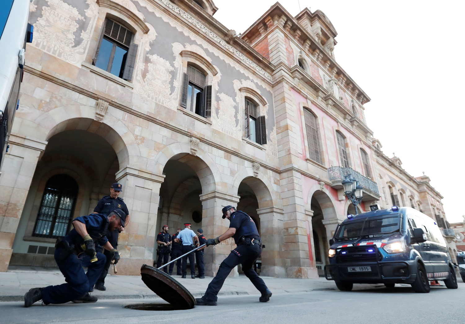 Cerrado al público por seguridad el recinto del parlamento catalán