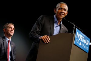 Obama vuelve a hacer campaña por primera vez desde que dejó la Casa Blanca