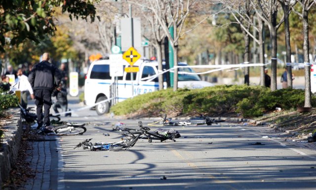 Varias bicicletas quedaron destrozadas.  REUTERS/Brendan McDermid