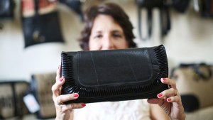 ¡Magia!… Convierte los cauchos viejos en espectaculares carteras y billeteras (+fotos +OMG)