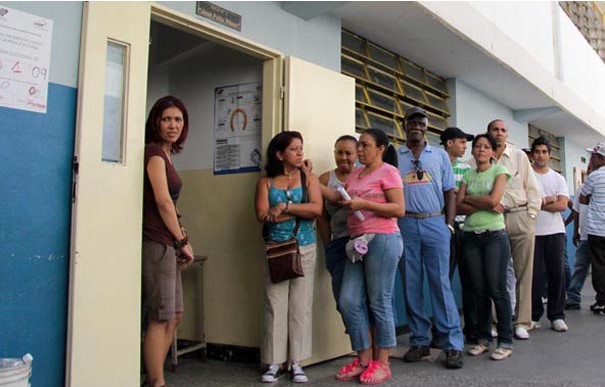 Exigen voto manual en la escuela Rómulo Gallegos de Maracaibo