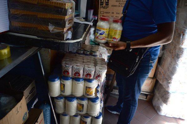 Llegan productos de la cesta básica a Táchira, pero incomprables