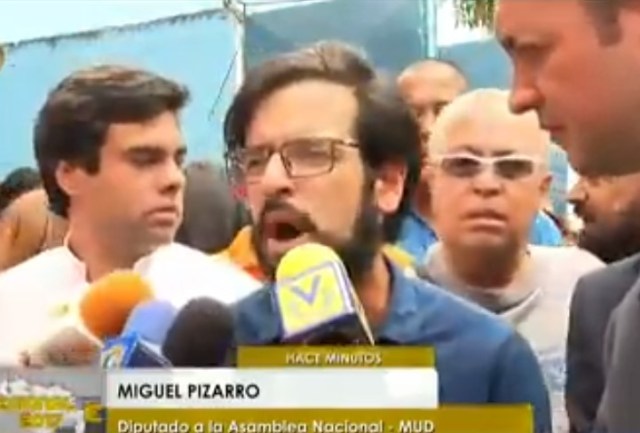 Miguel Pizarro en el Barrio Unión de Petare // Foto captura de video