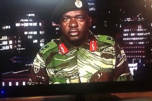 Muere en Zimbabue el ministro y militar que anunció el golpe contra Mugabe