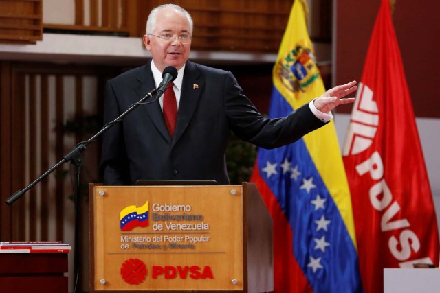 FILE PHOTO: Venezuelan Energy Minister Rafael Ramirez speaks during the presentation of the 2013 results at the headquarters of the state-run oil company PDVSA in Caracas June 27, 2014. REUTERS/Carlos Garcia Rawlins/File Photo