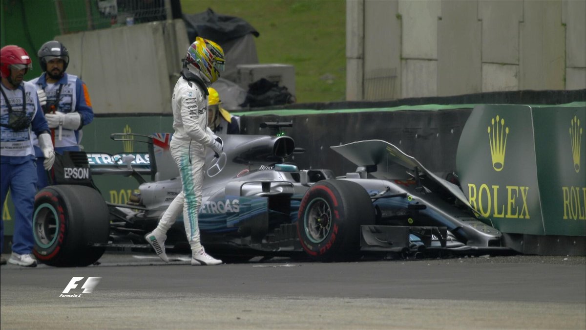 Hamilton golpea su carro contra la barrera y queda fuera de la clasificación (Fotos)