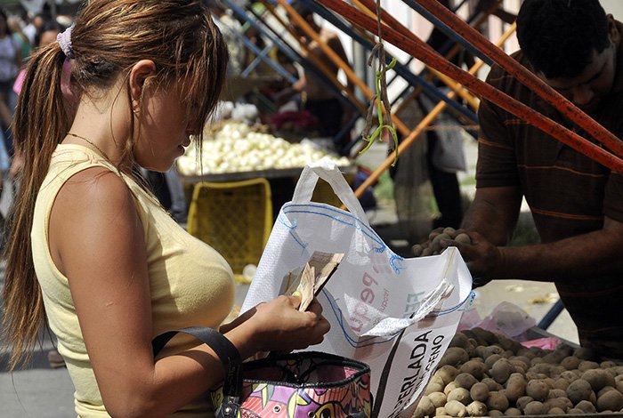 Consideran inútil el aumento de salario mínimo