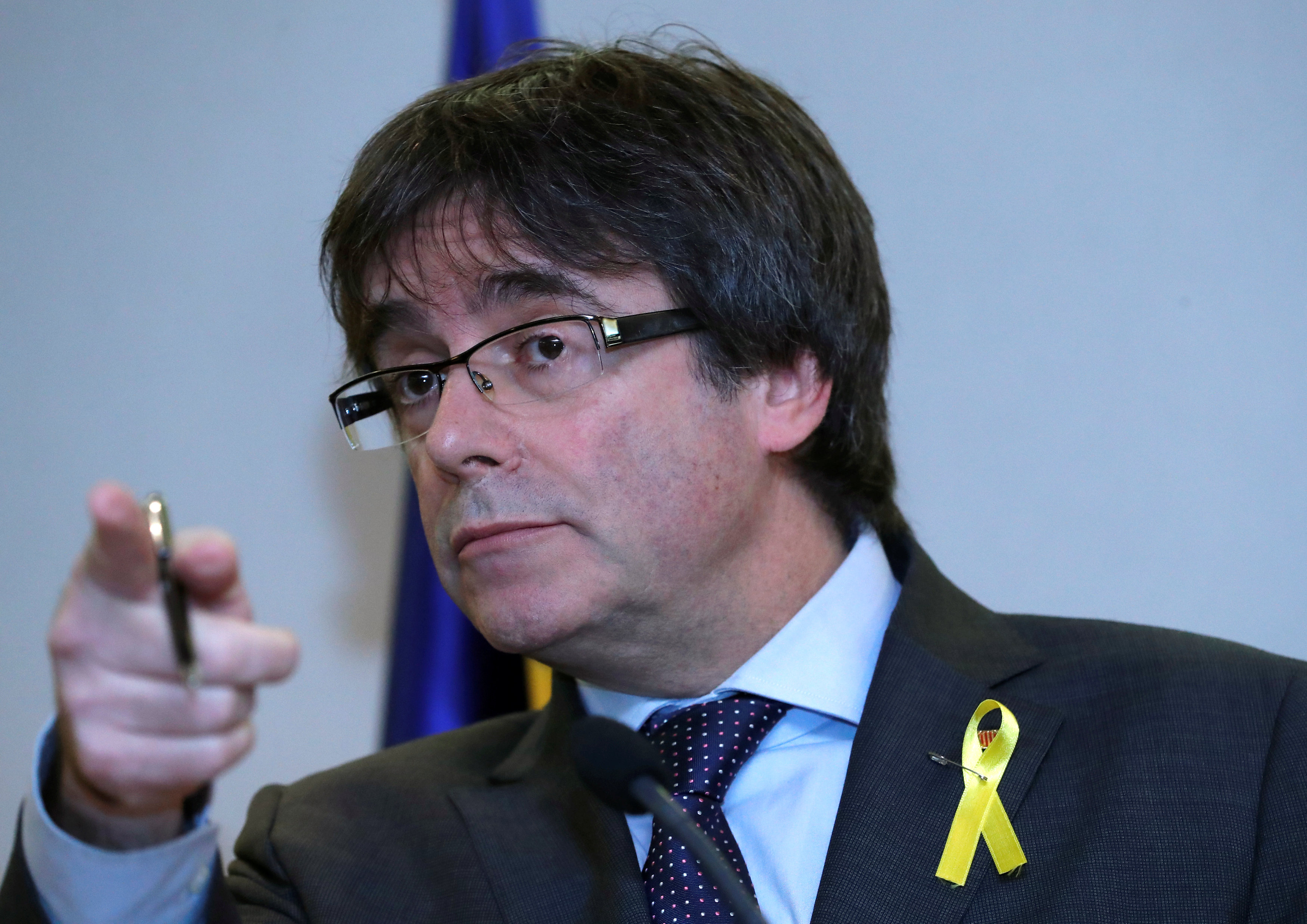 Puigdemont anuncia que por el momento continuará en Bélgica