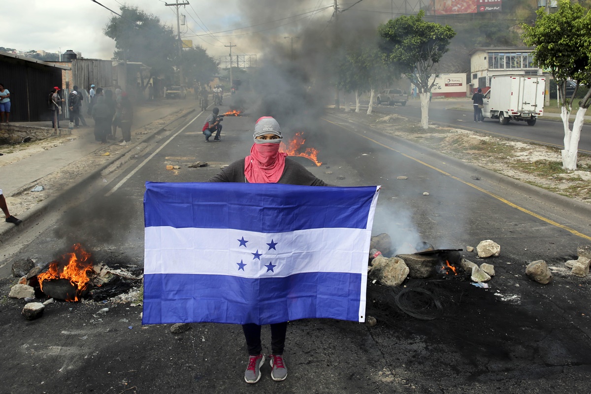 Oposición hondureña anuncia un mes de protestas contra posesión de Hernández