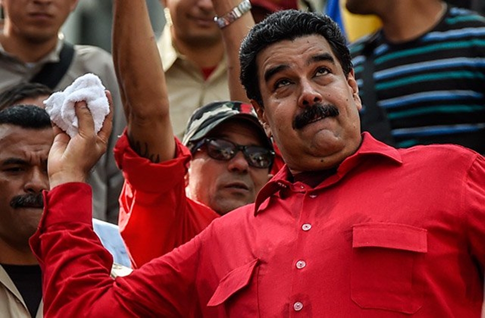 Maduro firmó el acuerdo del diálogo que rechazó la oposición
