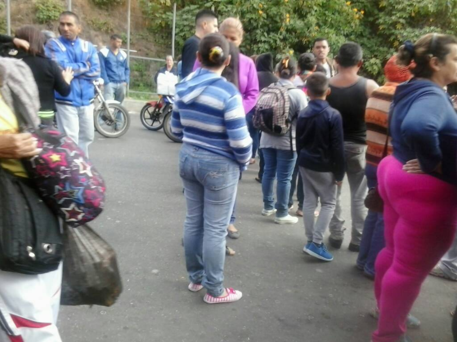 Protestan en El Junquito por falta de agua y comida #28Dic