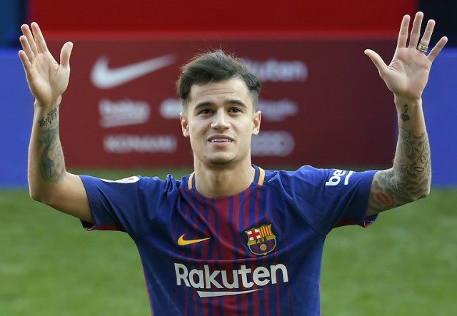 Barcelona's new Brazilian midfielder Philippe Coutinho poses with his new jersey during his official presentation in Barcelona on January 8, 2018. Philippe Coutinho officially joined Barcelona today, completing a move from Liverpool thought to be worth 160 million euros ($192 million), making it the third richest transfer in history. / AFP PHOTO / LLUIS GENE
