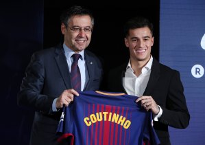 El brasileño Coutinho firma su contrato oficial con el FC Barcelona