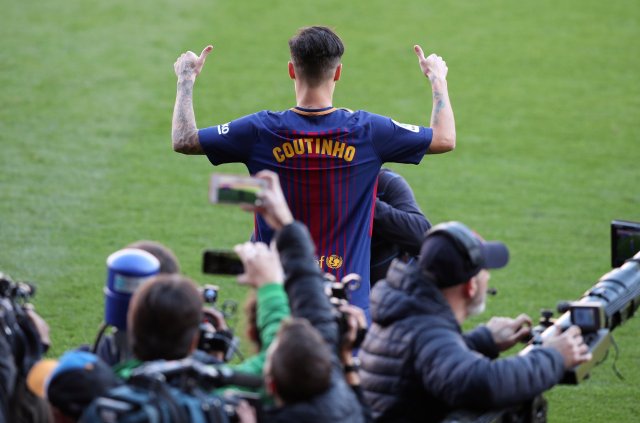 Soccer Football - FC Barcelona present new signing Philippe Coutinho - Camp Nou, Barcelona, Spain - January 8, 2018 FC Barcelona's new signing Philippe Coutinho is photographed as he poses on the pitch REUTERS/Albert Gea