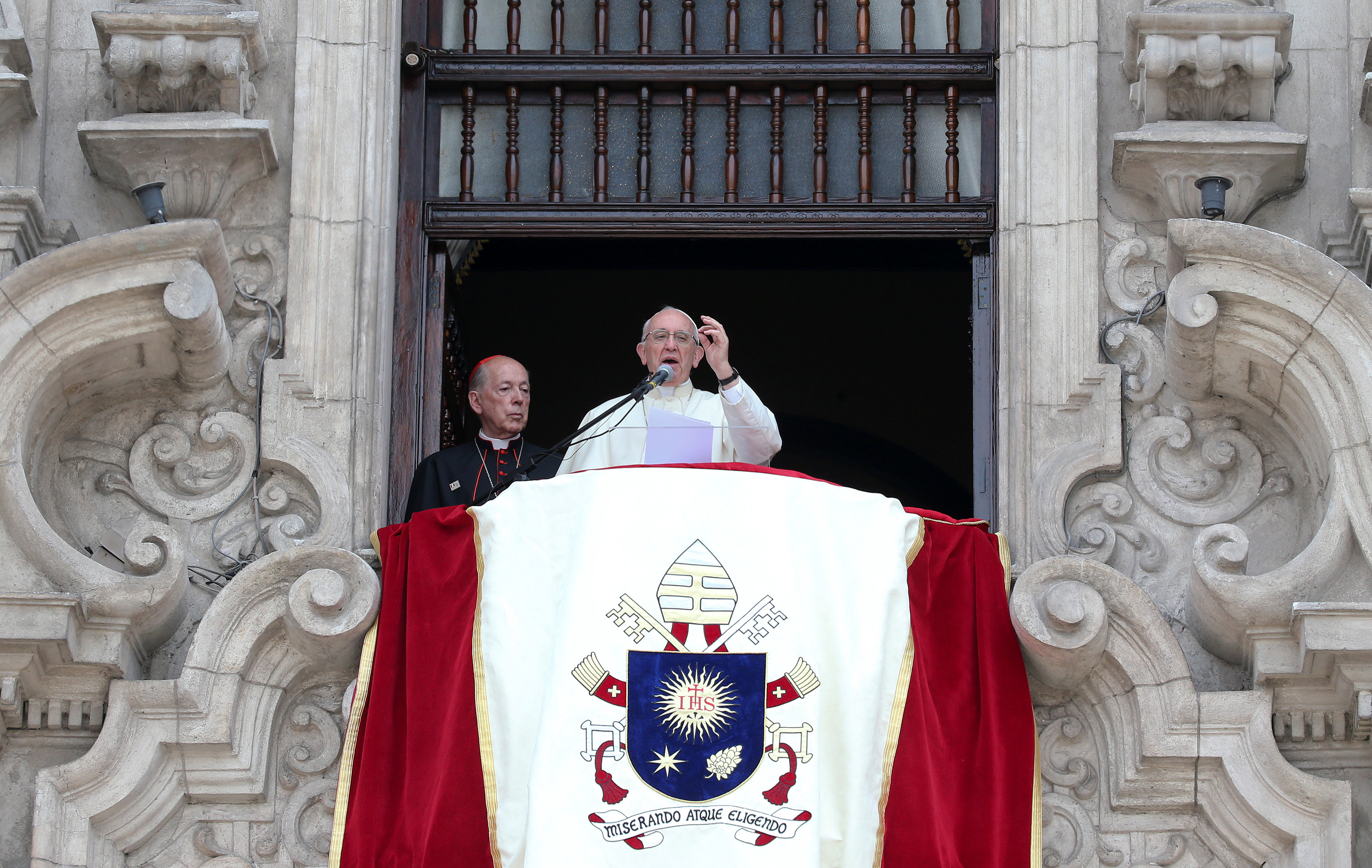 El papa Francisco asegura que la política en Latinoamérica sufre una gran decadencia