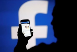Facebook recompensará denuncias de uso de datos de usuarios