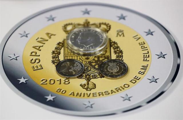Foto: Presentación en la Fábrica Nacional de Moneda y Timbre de la pieza de 2 euros conmemorativa por los 50 años del Rey Don Felipe VI. EFE/ Mariscal