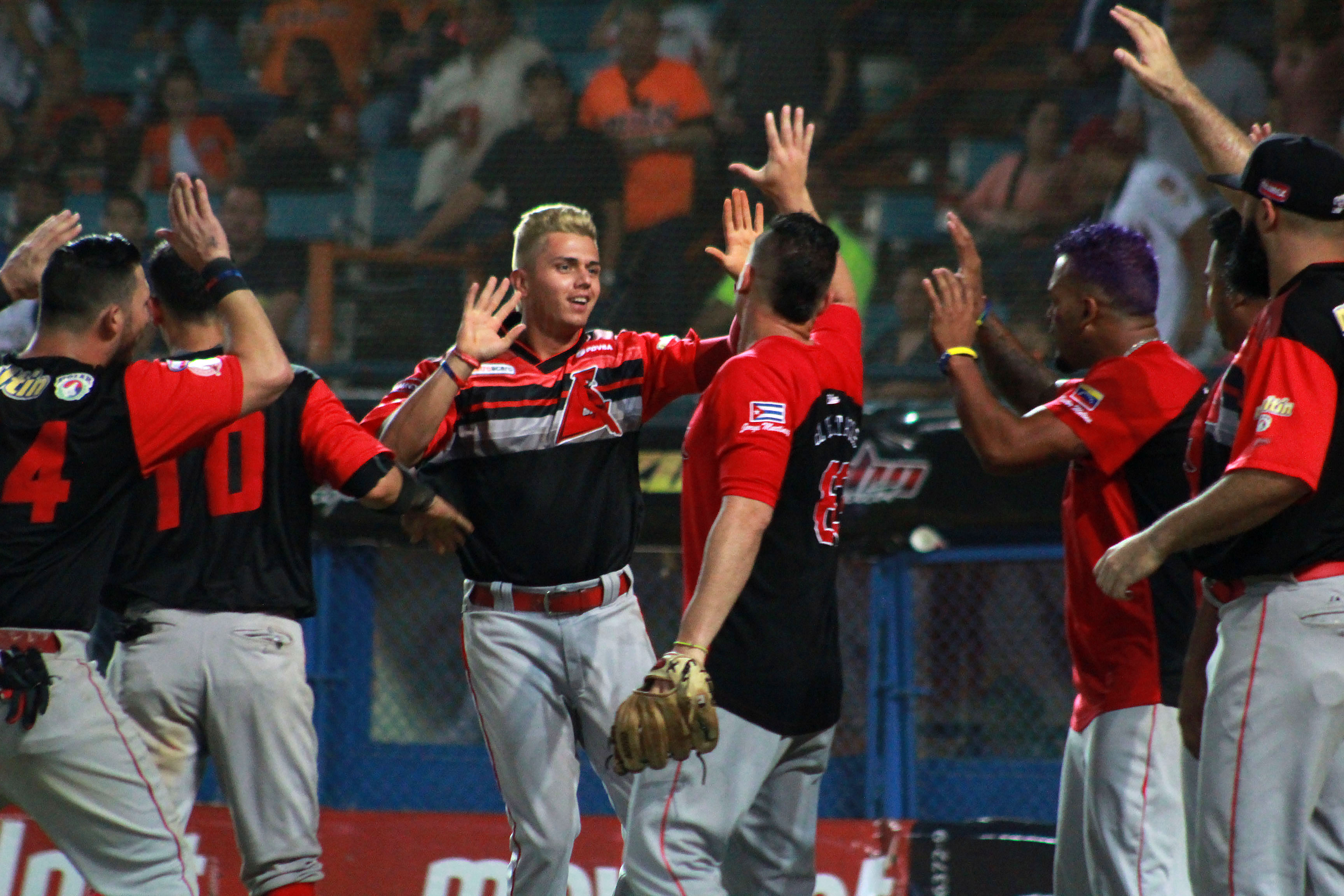 Cardenales vence al Magallanes y queda a un paso de la final de la LVBP