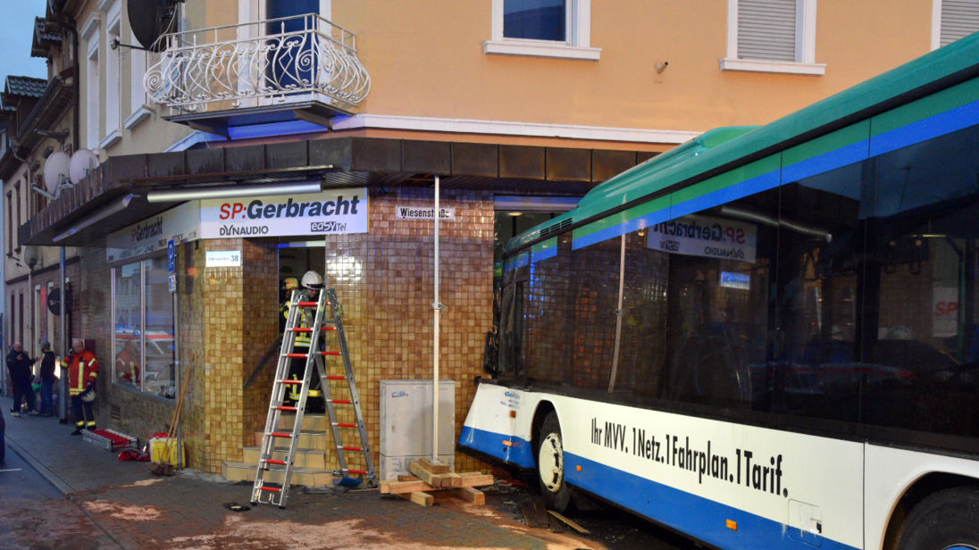 Accidente de autobús escolar deja más de 40 niños heridos en Alemania