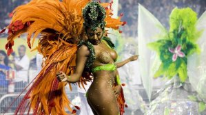 Video: A una bailarina se le rompió el traje durante el carnaval en Río y se le vio todo