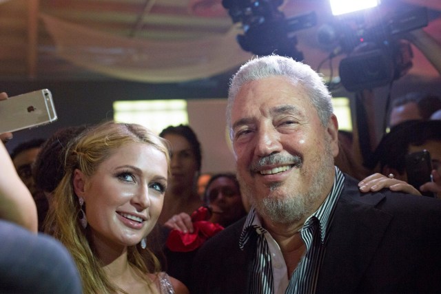 FILE PHOTO: Fidel Castro Diaz-Balart, son of former Cuban leader Fidel Castro, poses with Paris Hilton as she takes a selfie during the gala dinner of the closing of the XVII Habanos Festival, in Havana, February 27, 2015. REUTERS/Alexandre Meneghini/File Photo