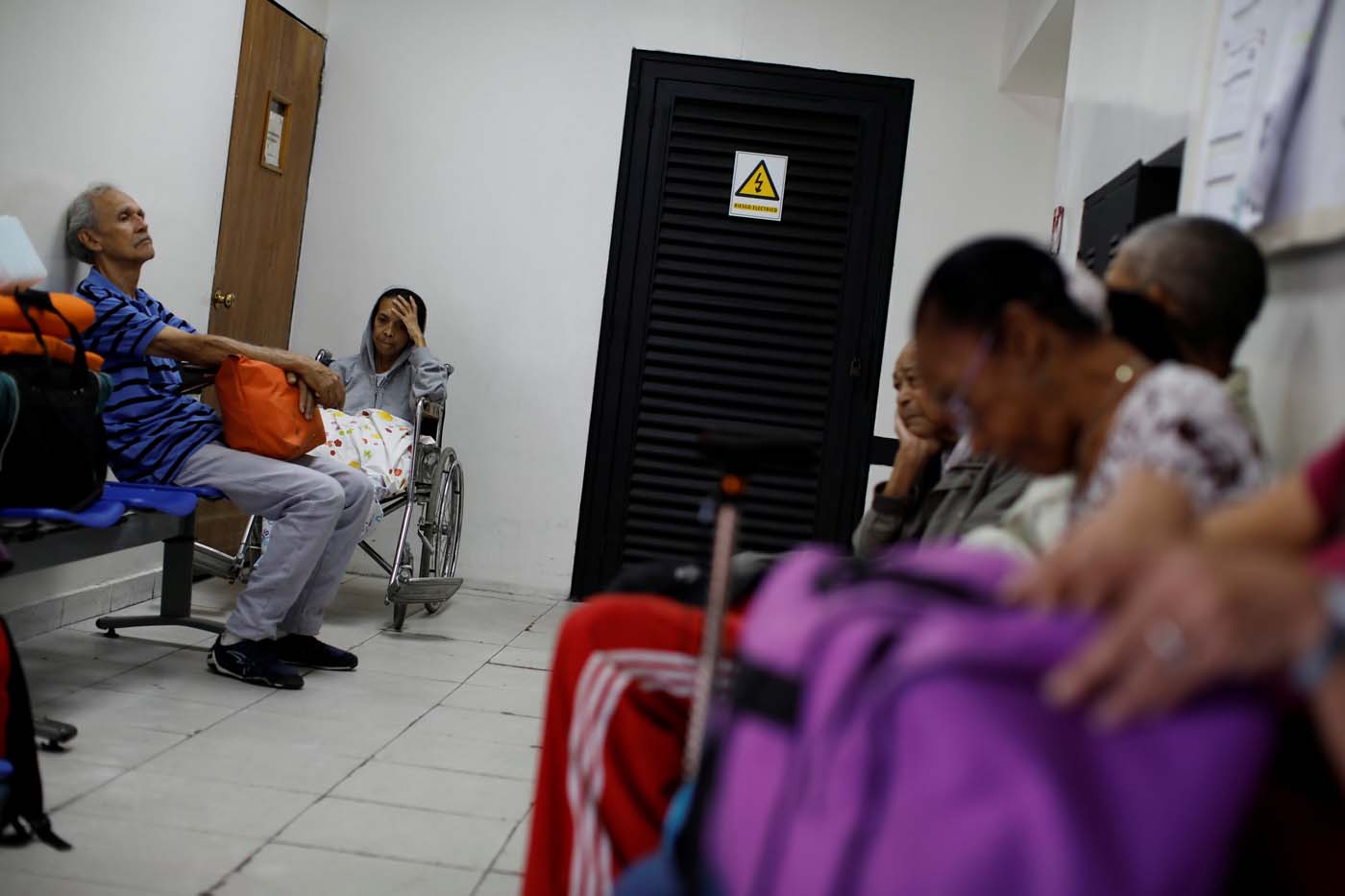 Escasez de insumos para hemodiálisis pone en vilo la vida de unos 300 pacientes renales