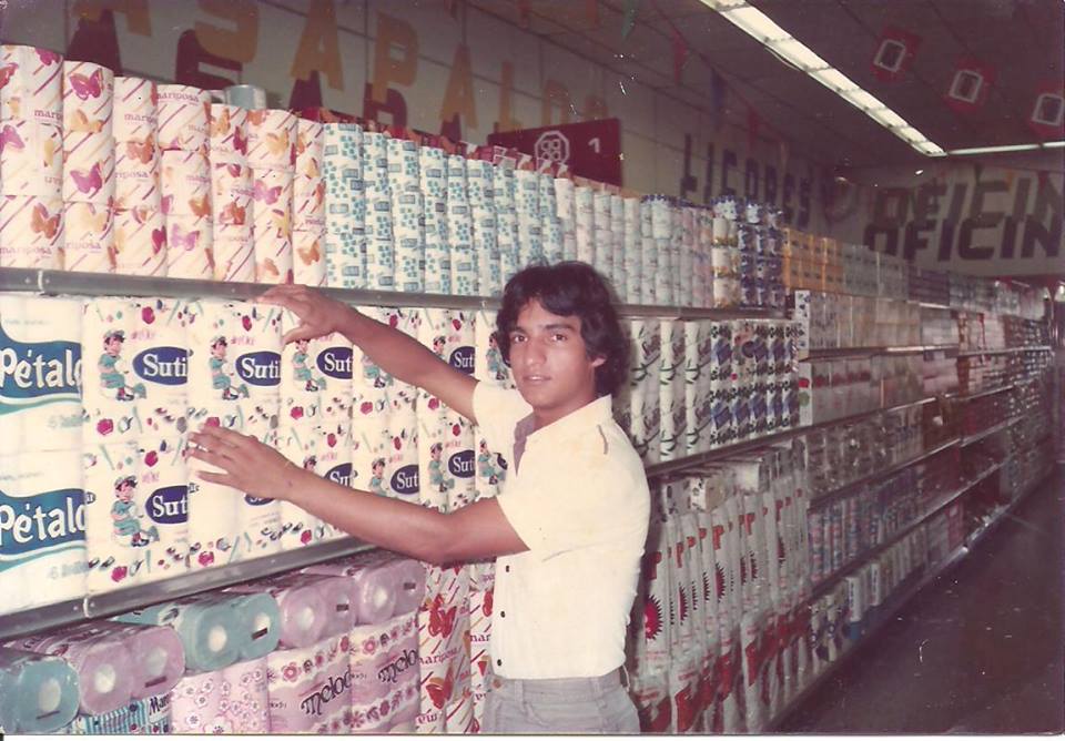 ¡PARA LLORAR! Repletos, así lucían los estantes de un automercado hace 30 años en Venezuela  (fotos)