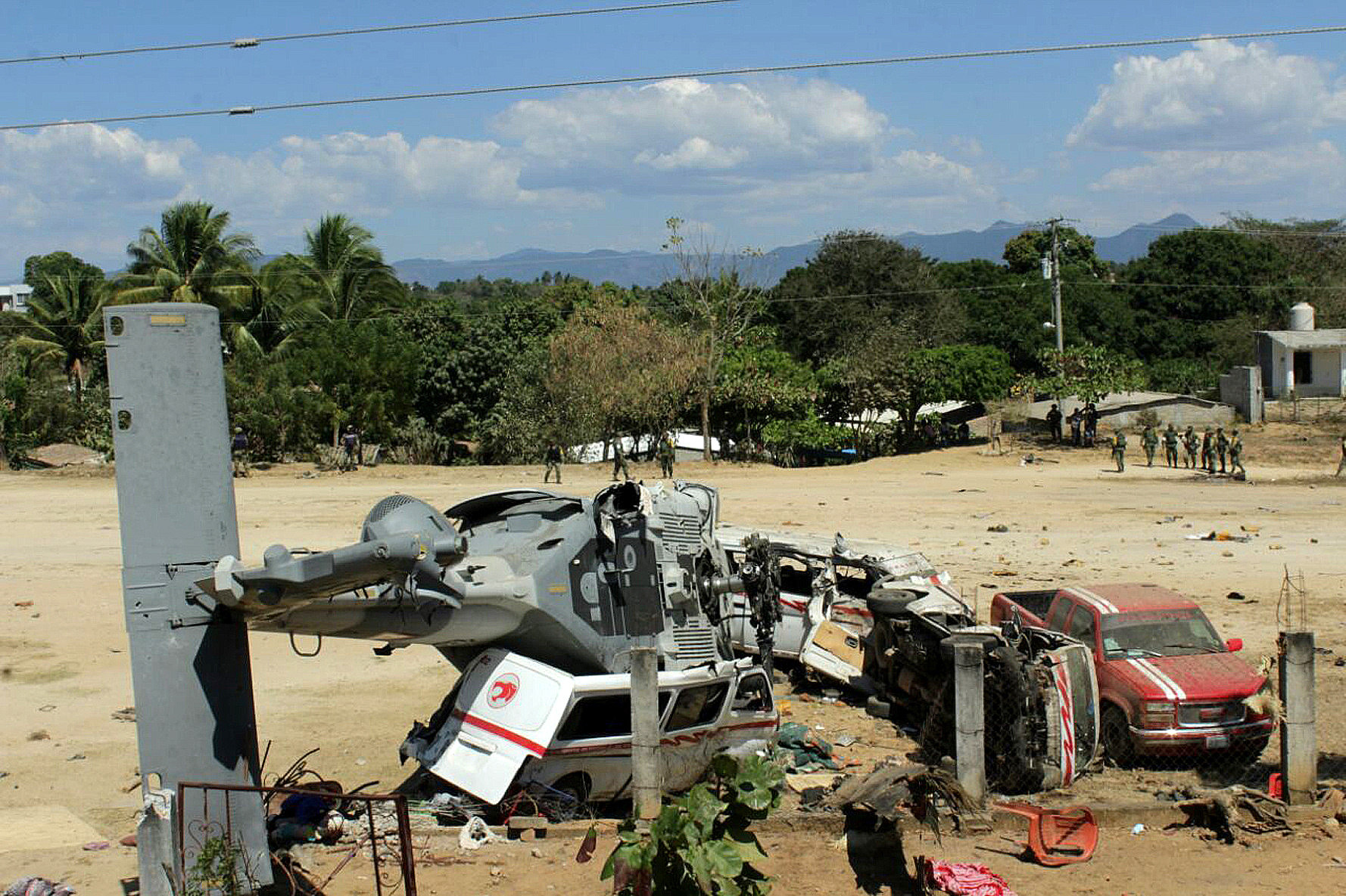 Sube a 14 la cifra de muertos por desplome de helicóptero en el sur de México