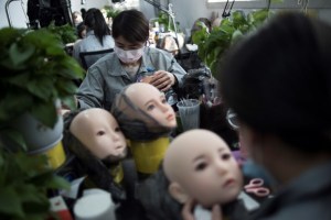 Muñecas sexuales que hablan, un remedio a la soledad en China