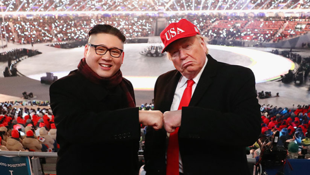 Imitadores de Donald Trump y Kim Jong-un posan durante la ceremonia de apertura de los Juegos Olímpicos de Invierno, en el Estadio Olímpico de Pyeongchang, Corea del Sur, el 9 de febrero de 2018. (Foto: Ryan Pierse / Gettyimages.ru)