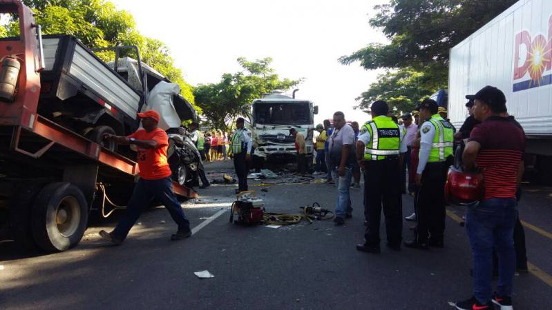 Al menos once fallecidos en accidente de tránsito en Ecuador