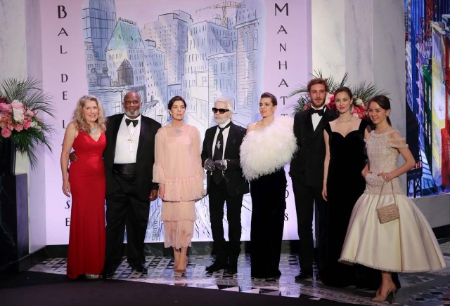 (From L to R) Wife of the US Blues singer Henry Saint Clair Fredericks aka Taj Mahal, Taj Mahal, Caroline of Monaco Princess of Hanover, German fashion designer Karl Lagerfeld, Charlotte Casiraghi, Pierre Casiraghi, Beatrice Casiraghi and princess Alexandra of Hanover pose upon their arrival for the annual Rose Ball at the Monte-Carlo Sporting Club in Monaco, on March 24, 2018. Wife of the US Blues singer Henry Saint Clair Fredericks aka Taj Mahal, / AFP PHOTO / POOL / VALERY HACHE