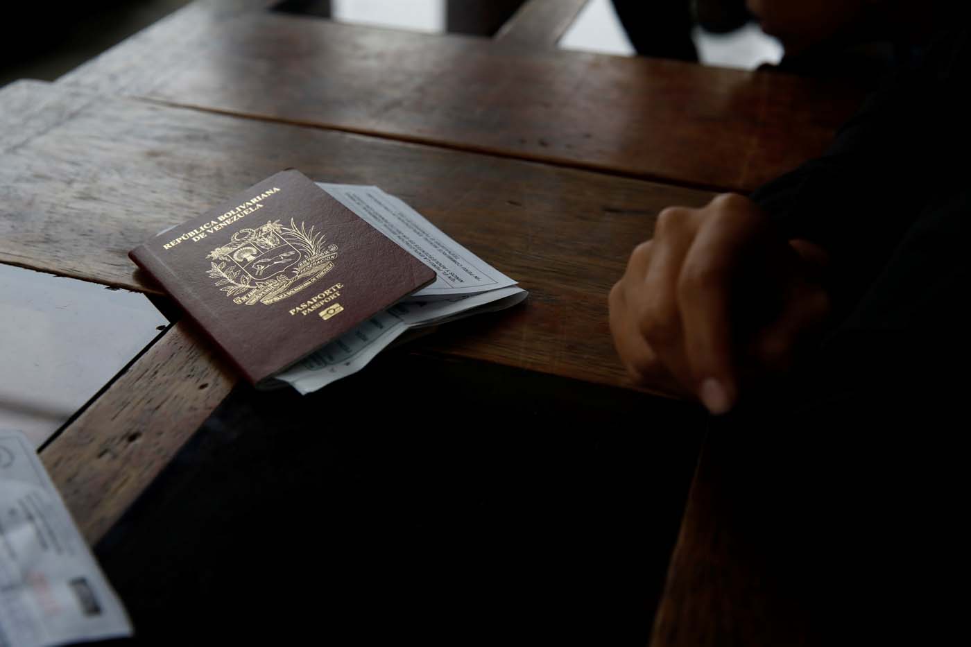 El largo camino para obtener un pasaporte en Venezuela
