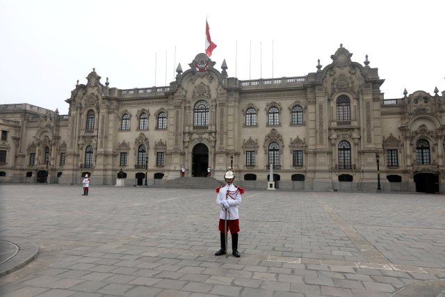 A Presidential Palace Guard stands at the Government Palace in Lima, Peru March 21, 2018. REUTERS/Guadalupe Pardo